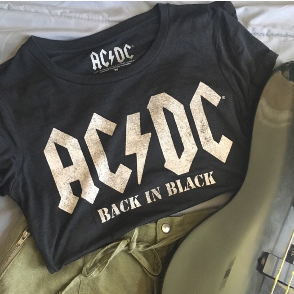 NWOT AC/DC Short Sleeve Graphic Band Tee T-Shirt